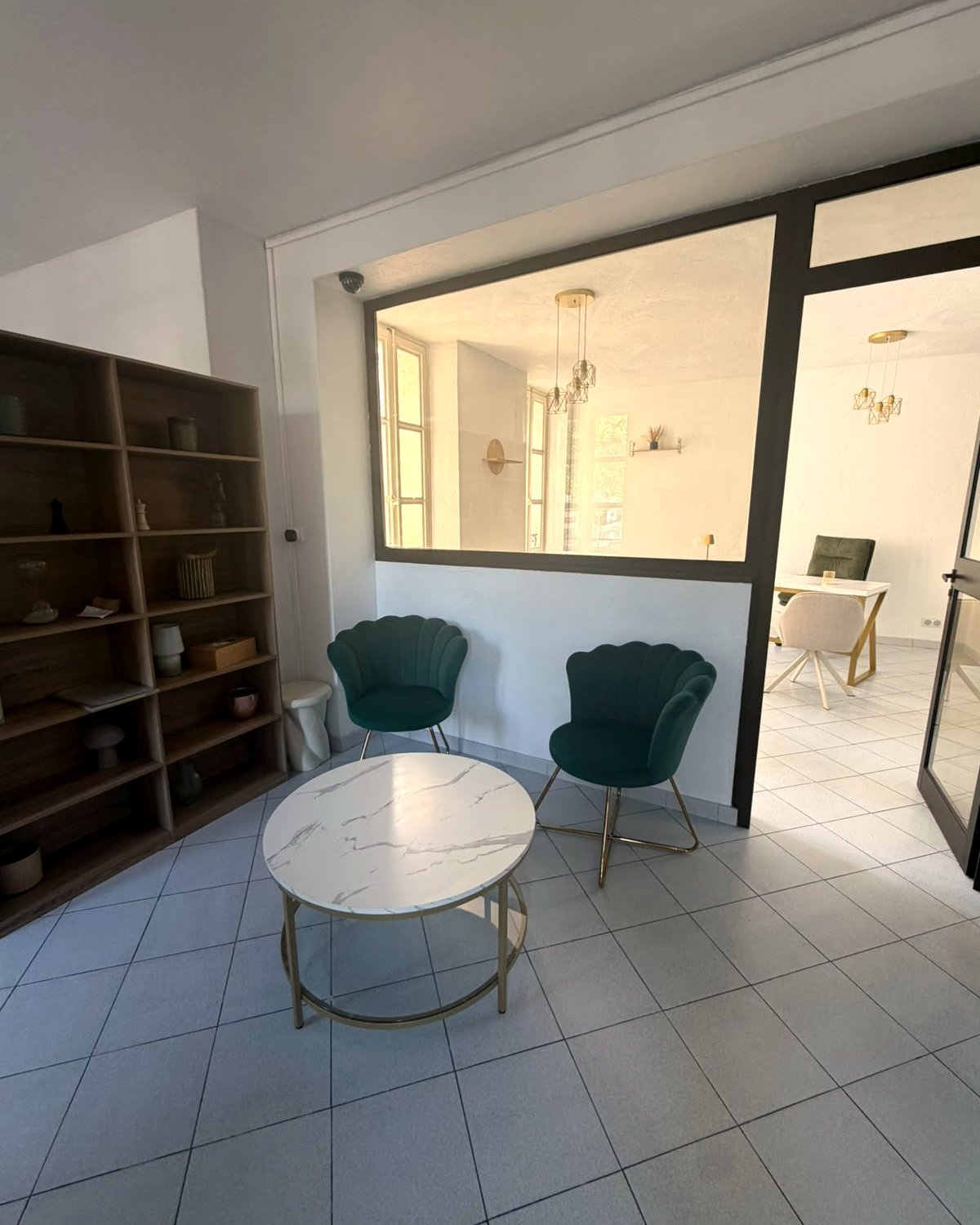 Salon d'attente du cabinet, place du Logis à Pégomas